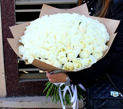 101 белых роз украшают свадебную арку - webp