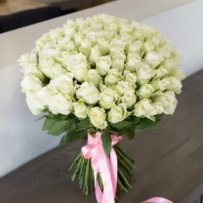 Фотка 101 белой розы с высоким разрешением