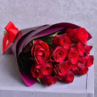 Фотография букета из 15 красных роз для скачивания