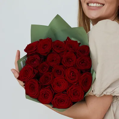 Романтическая фотография 15 красных роз
