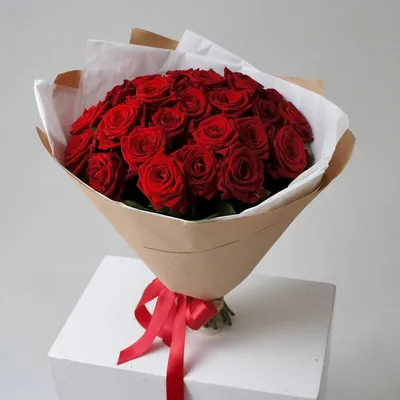 Красивые фотографии 25 красных роз представлены в нескольких форматах