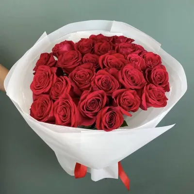 Уникальная коллекция 25 красных роз в различных размерах