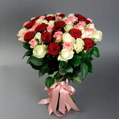 Изображение 51 розы в руках: доступно для скачивания в webp