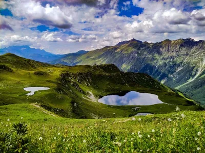 Рисунки в стиле арт с горами Абхазии в HD качестве