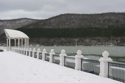 Зимний великолепие: Изысканные кадры Абрау дюрсо