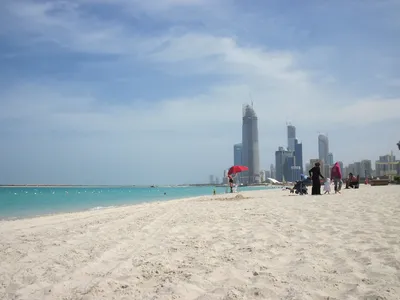 Отдых на берегу: красота пляжей Абу-Даби на фотографиях