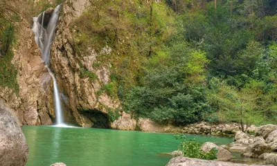 Загадочные и величественные: фото Агурских водопадов