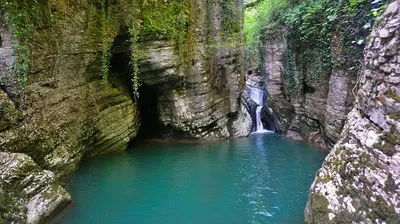 Красочные рисунки с Агурскими водопадами.