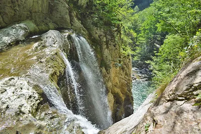 Скачать бесплатно фото Агурских водопадов в хорошем разрешении.