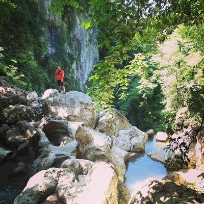 Превосходные фоны с Агурскими водопадами.