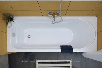 Фото акриловой ванны с экраном для функциональной ванной комнаты