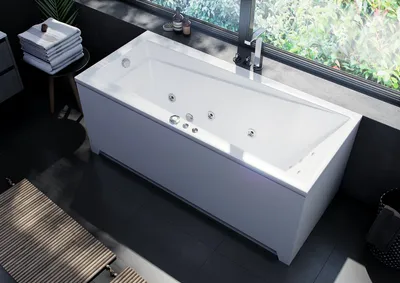 Фото акриловой ванны с экраном для маленькой ванной комнаты