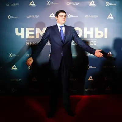 Картинка Александра Попова в роли звезды