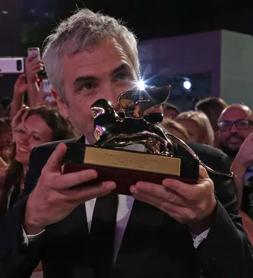 Альфонсо Куарон: фото в формате WebP с возможностью выбора размера