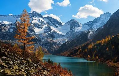 Необычные скалы и горные хребты Алтайских гор на фото