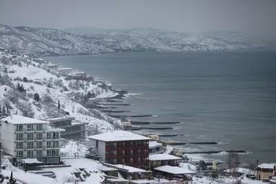 Алушта в снегу: откройте красоту зимнего города на своем фото!