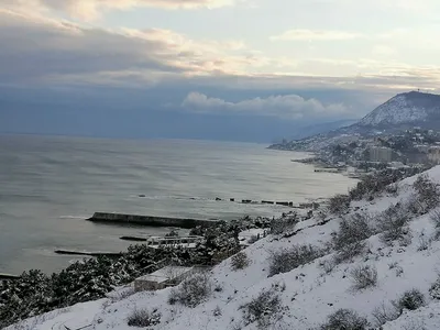 Изумительные зимние виды Алушты: выберите фотографии для загрузки в любом формате!