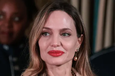 Яркие моменты и эмоции Анджелины Джоли на фото из фильма Александр