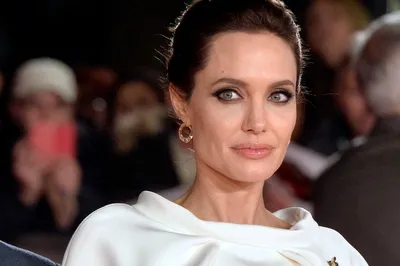 Великолепие Анджелины Джоли в роли матери Александра на фотографиях