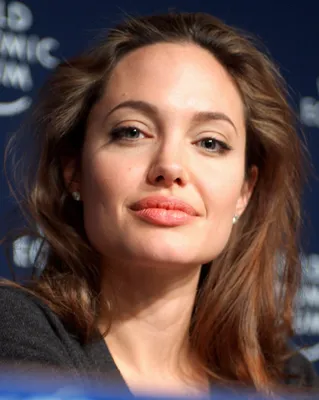 Эффектные картинки Анджелины Джоли в художественном исполнении: скачать бесплатно