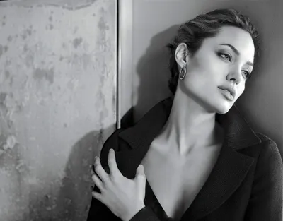 Загадочная красавица: фото Анджелины Джоли из фильма Турист