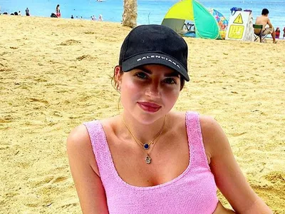 Анна Калашникова на пляже: скачать фото в хорошем качестве