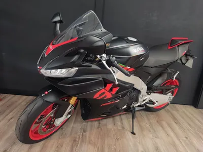 Фотка Aprilia RSV4 RR, в которой заключена вся его элегантность