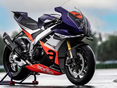 Мотоцикл Aprilia RSV4 RR на качественной фотографии