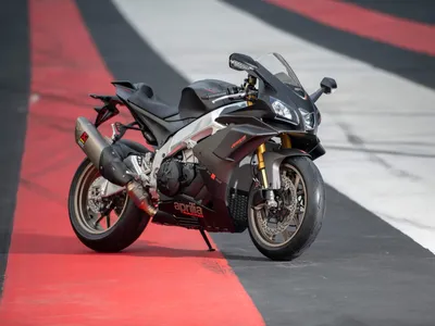 Aprilia RSV4 RR: Фото, которое влюбит в мотоциклы