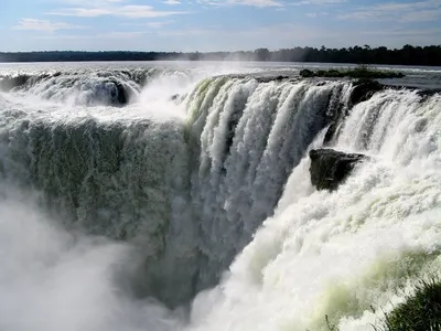 Мощь и магия: фото водопада Игуасу в Аргентине