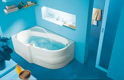 Фото ассиметричных ванн с разными декоративными элементами