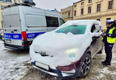 Автомобиль в снегу: Красивые обои на рабочий стол