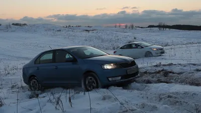 Обои на телефон с автомобилем в снегу: Зимний рисунок