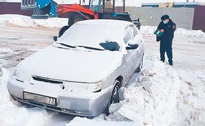 HD изображение автомобиля среди снега