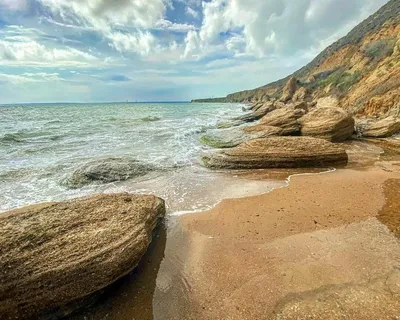 Морская гладь и бескрайний песок: пейзажи Азовского моря