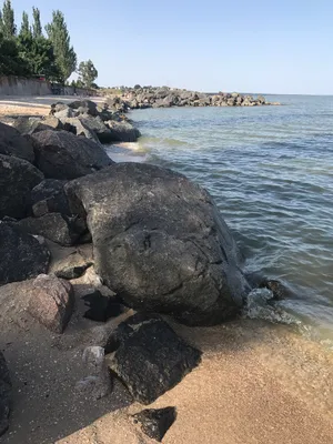 Изображение морской глади на Азовском побережье: мир и спокойствие