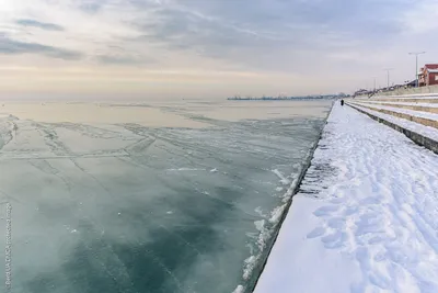 Белоснежные берега: Изображения Азовского моря зимой