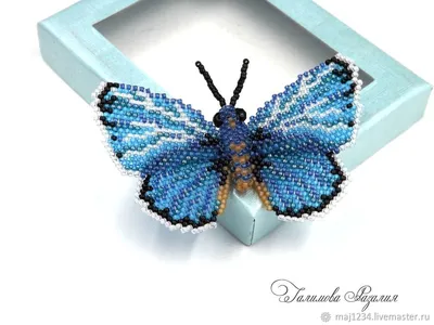 Миниатюрные бабочки из бисера на странице фотографий