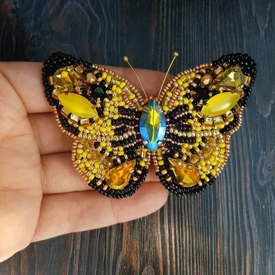 Восхитительные бабочки из бисера: выберите свой вариант
