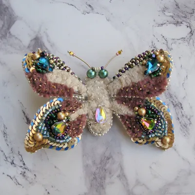 Загадочные бабочки из бисера в разных форматах
