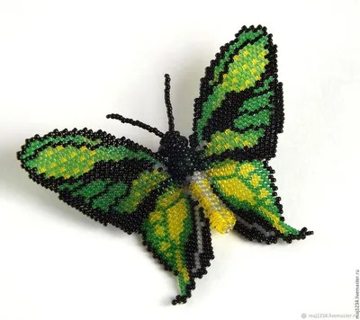 Яркие фотографии бабочек из бисера для любителей природы