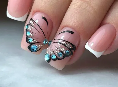 Бабочки на ногтях  фото