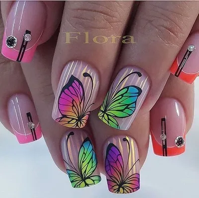 Фотографии невероятно красивых бабочек на ногтях