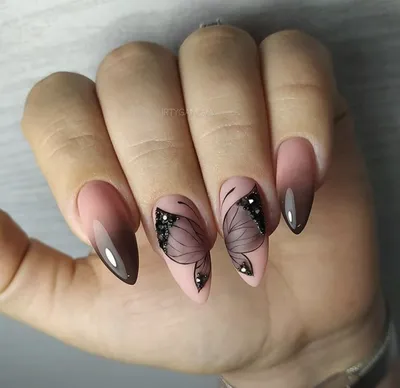 Фотографии нежных бабочек на ногтях в формате PNG