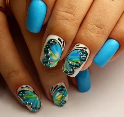 Красота натуральных ногтей с изображением бабочек