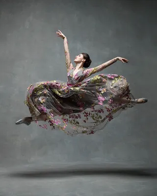 Балерин в танце  фото