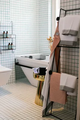 Фотографии: батарея в ванной комнате в стиле хай-тек