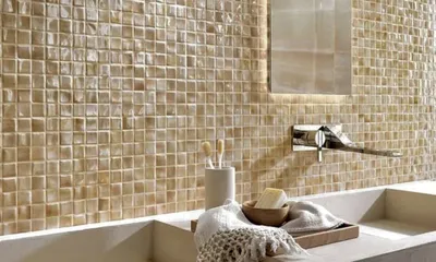 Ванная комната с белой мозаикой: элегантность и функциональность