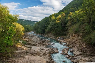 Фотография Белой реки Даховской в Full HD разрешении.