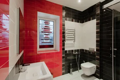 Современная ванная комната в бело-красной цветовой схеме